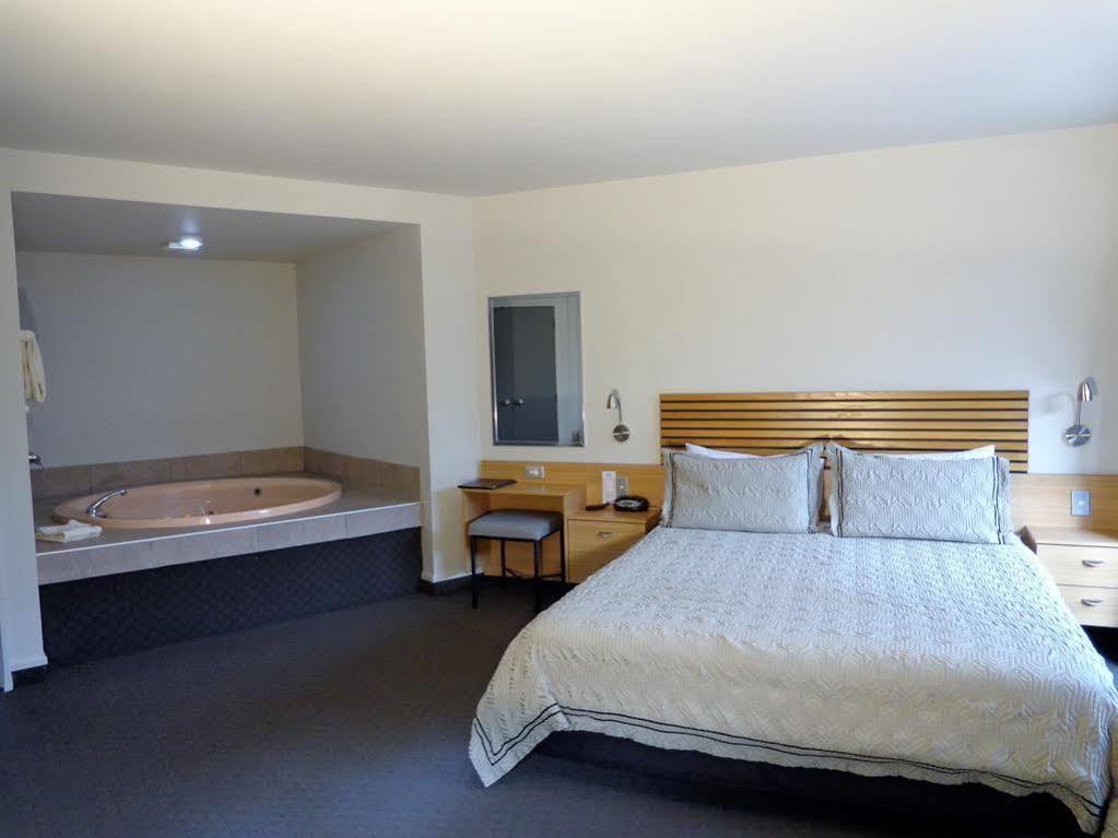אגם טאופו Clearwater Motor Lodge מראה חיצוני תמונה